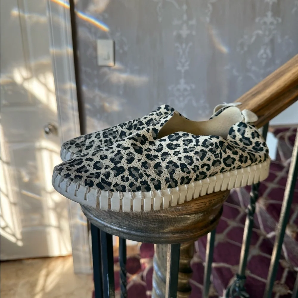 Ilse Jacobson tulip shoe euro 40 US 8 1/2/9 good condition leopard print.